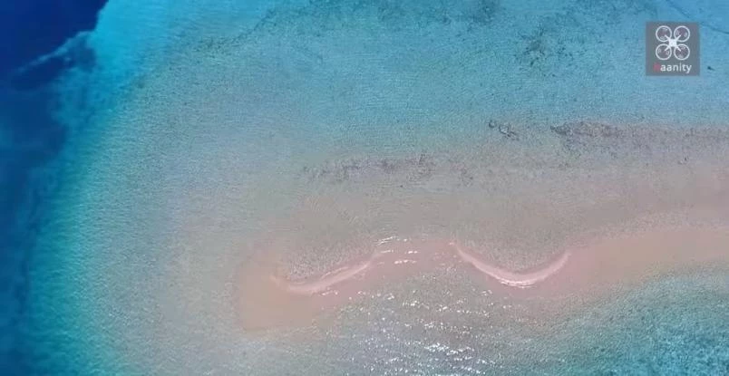 Το γνωρίζατε; Τα δίδυμα παραδεισένια νησιά που τα απογεύματα βυθίζονται στη θάλασσα, 1 ώρα μακριά από την Αθήνα!